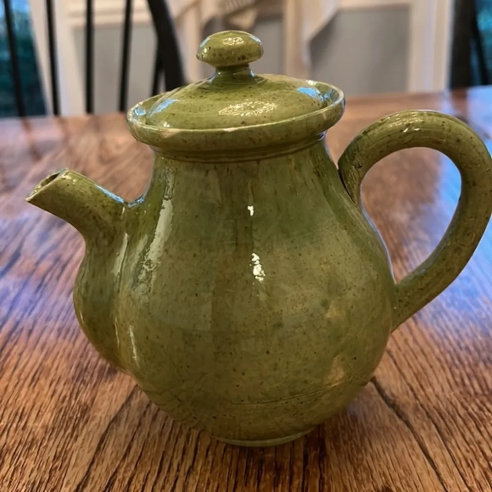 VINTAGE CERAMIC MATCHA GREEN AND SPECKLE BROWN TEAPOT WITH HANDLE AND LID